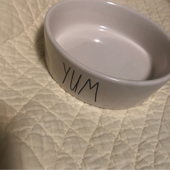 Rae Dunn ‘YUM’ Pet Bowl - Picture 1 of 4